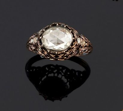 BAGUE en or 585°/oo ajouré ornée de diamants...
