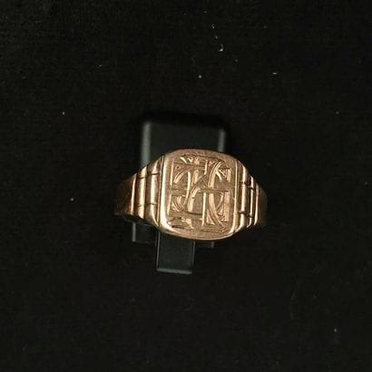 BAGUE chevalière d'homme en or jaune 750°/oo...