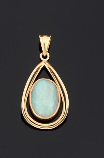 PENDENTIF en or jaune 750°/oo de forme goutte,...