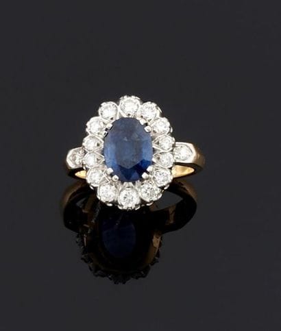 BAGUE en or 750°/oo de deux tons ornée au...