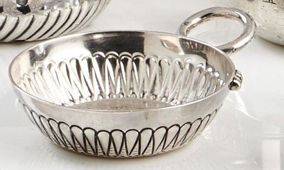 TASSE à VIN en argent 950°/oo, modèle à godrons,...