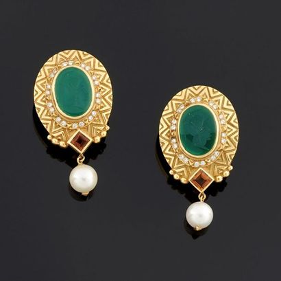 PAIRE DE BOUCLES D'OREILLE en or jaune 750°/00...