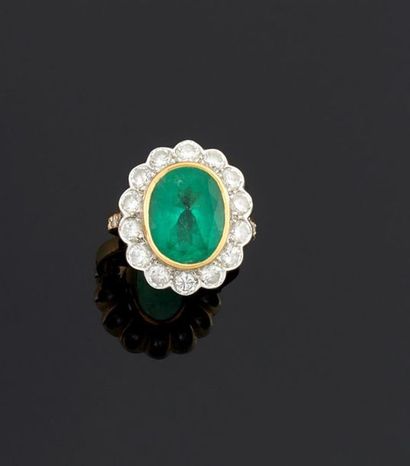 BAGUE en or jaune 750°/oo ornée d'une émeraude...