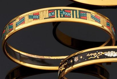 HERMES
Bracelet rigide en métal doré, le...