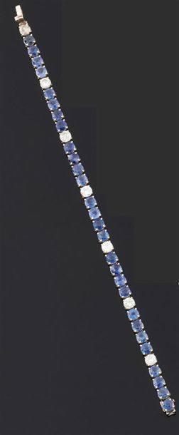BRACELET articulé en or gris 750°/oo ornée...
