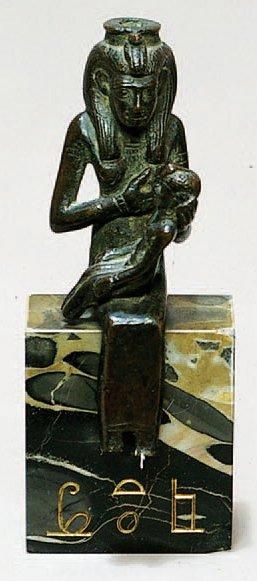 ISIS ALLAITANT HORUS représentée assise,...