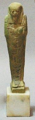 OUSHEBTI en fritte émaillée vert. Inscription...
