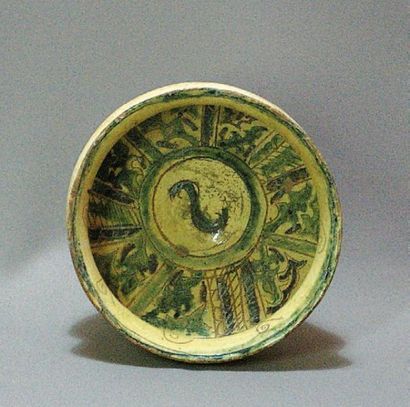 COUPE à décor végétal vert et brun en sgraffiato....