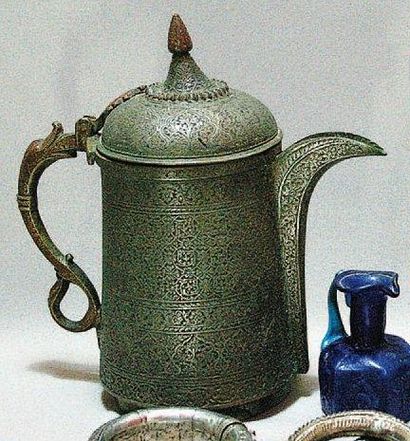 THÉIÈRE SINO-PERSANE à décor tapissant de...