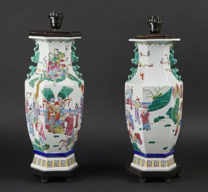 CHINE
Paire de vases de forme balustre hexagonaux...