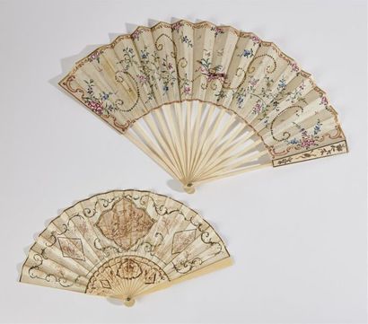 DEUX EVENTAILS à feuille de vélin peint,...