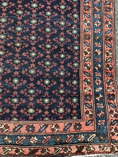 IRAN Hamadan 
Tapis à motifs losangiques...