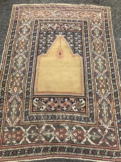 TURQUIE Yordes
Tapis de prière à mihrab,...