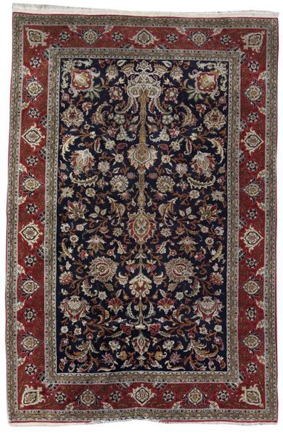 GOUM 
Tapis en soie à décor d'un important...