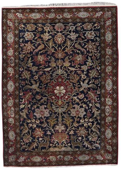 GOUM
Tapis en soie à décor d'un important...