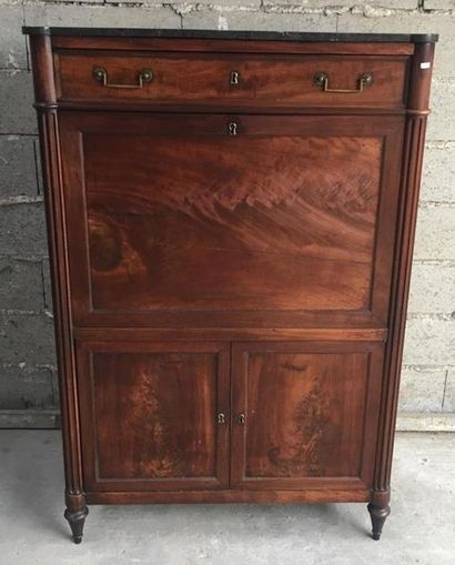 SECRETAIRE en acajou et placage d'acajou...