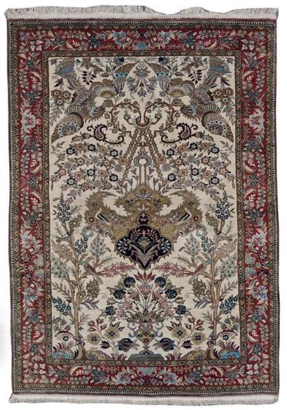 GOUM 
Tapis en soie à décor d'une très importante...