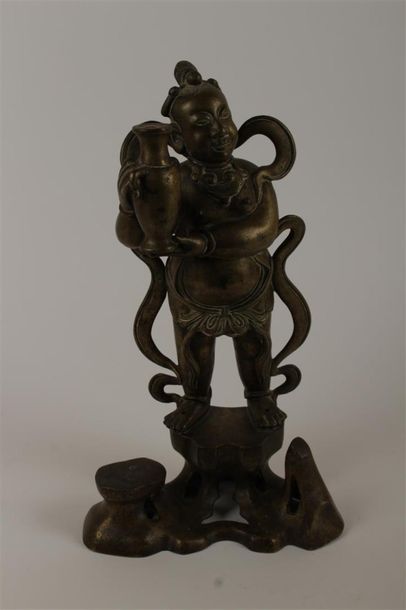 CHINE, XIXe siècle 
Bouddha en bronze à patine...