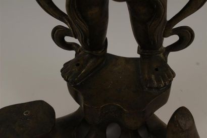 CHINE, XIXe siècle 
Bouddha en bronze à patine...
