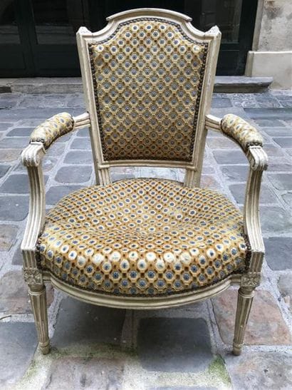 FAUTEUIL en cabriolet en bois laqué blanc...