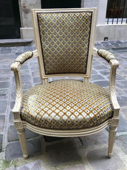 FAUTEUIL en cabriolet en bois laqué blanc...