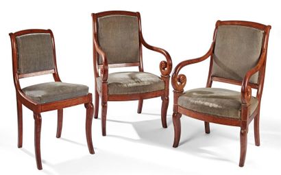 ENSEMBLE comprenant paire de fauteuils à...