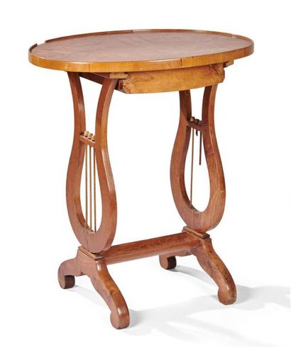 TABLE travailleuse ouvrant à un tiroir en...