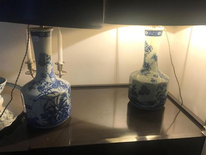 CHINE 
Lot de trois vases en porcelaine à...