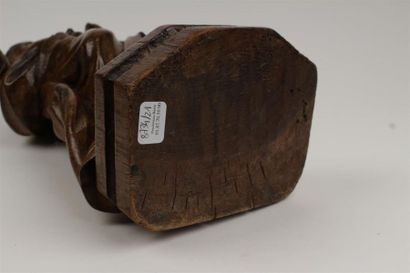 SUJET en bois naturel sculpté figurant le...