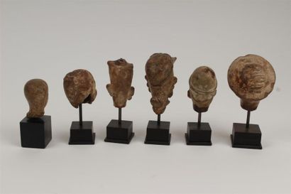 SIX TETES en pierre sculptée et terre cuite...