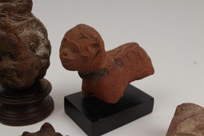 SIX OBJETS ethniques et dans le goût des...