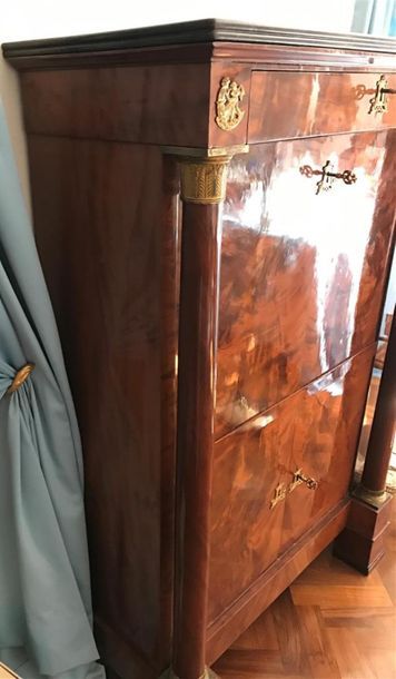 SECRETAIRE à colonnes détachées en acajou...