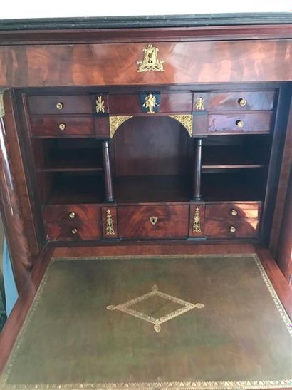SECRETAIRE à colonnes détachées en acajou...