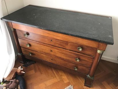 COMMODE en acajou et placage d'acajou, à...