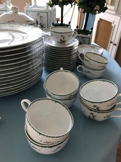 RAYNAUD 
Important service de table en porcelaine,...
