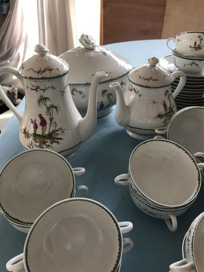 RAYNAUD 
Important service de table en porcelaine,...