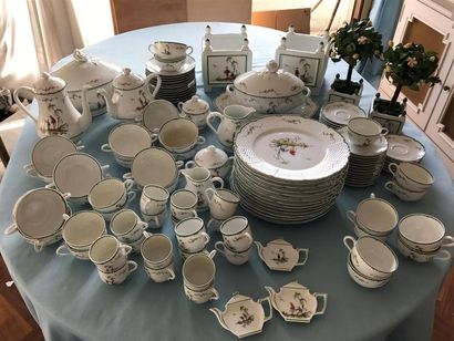 RAYNAUD 
Important service de table en porcelaine,...