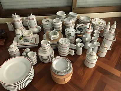 PORCELAINE D'AUTEUIL 
Importante partie de...