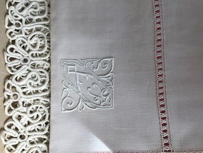 LOT de draps d'accouchée, nappe et serviettes...