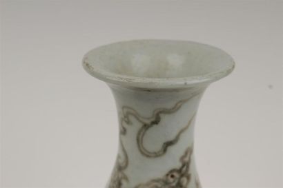 CHINE, fin du XIXe siècle 
Vase yuhuchunping...