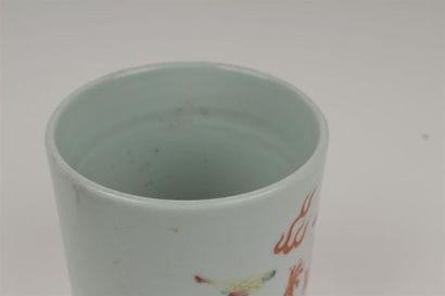 CHINE 
Bitong en porcelaine à décor en émaux...