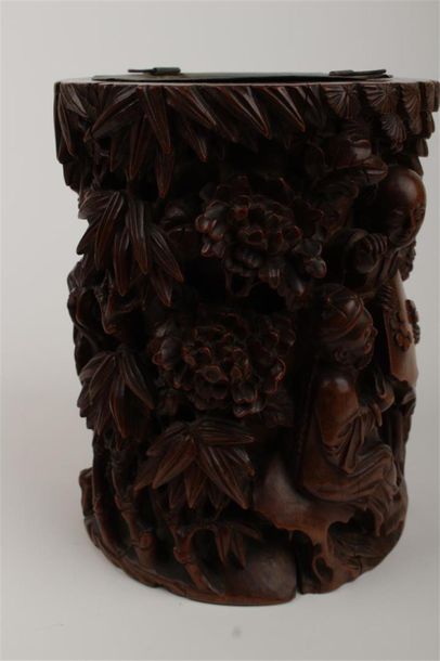 CHINE, fin du XIXe siècle 
Bitong en bois...