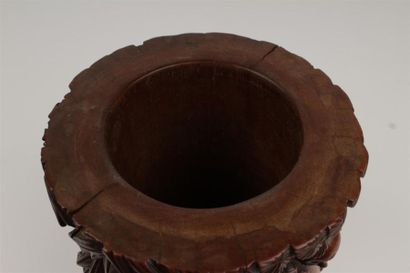 CHINE, fin du XIXe siècle 
Bitong en bois...