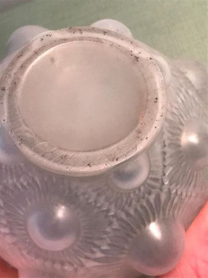 R. LALIQUE France 
Vase boule en cristal...