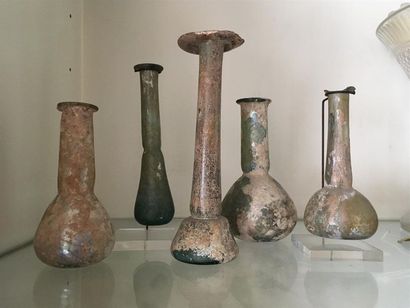 LOT de verres de fouilles 
H. 10 à 16 cm...
