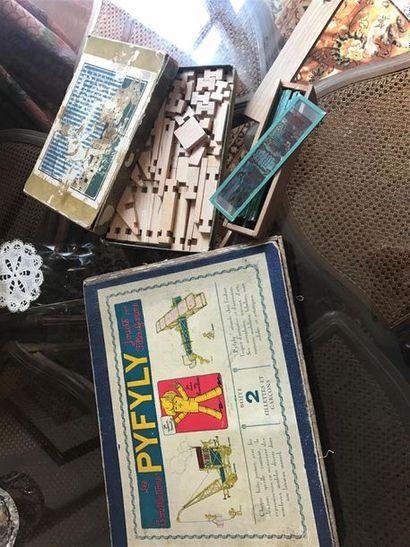 LOT de jeux anciens, dont plaques Roi Da...