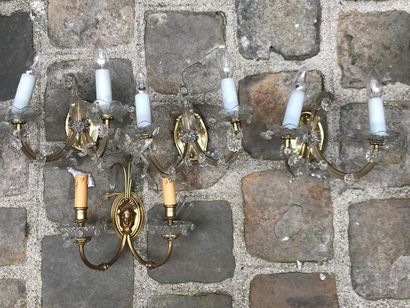 LUSTRE en verre et laiton doré à onze bras...