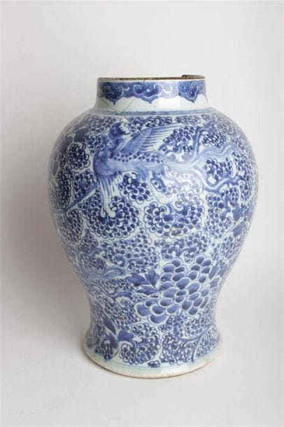 CHINE, XVIIIe siècle 
Potiche de forme balustre...