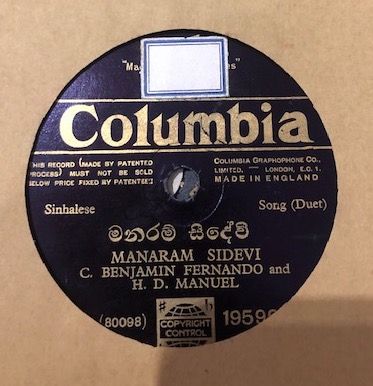 Lot de 20 disques 78 tours dans leurs pochettes...