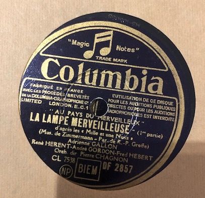 Lot de 20 disques 78 tours dans leurs pochettes...